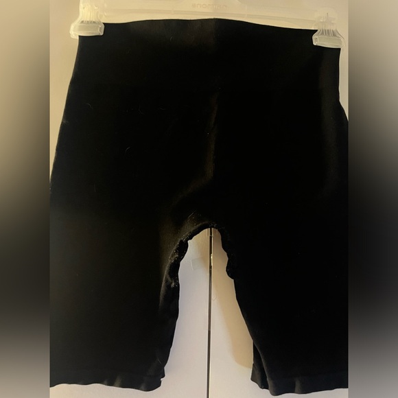 Pair of Black and pair of white thigh saving bike shorts - Picture 2 of 7